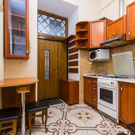 подобово у центрі львова вулиця замарстинівська 5 * Lviv